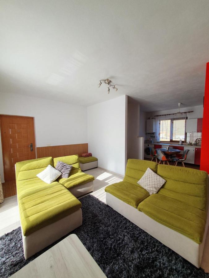 Apartament La Casa In Curte Comuna Leilighet Codlea Eksteriør bilde