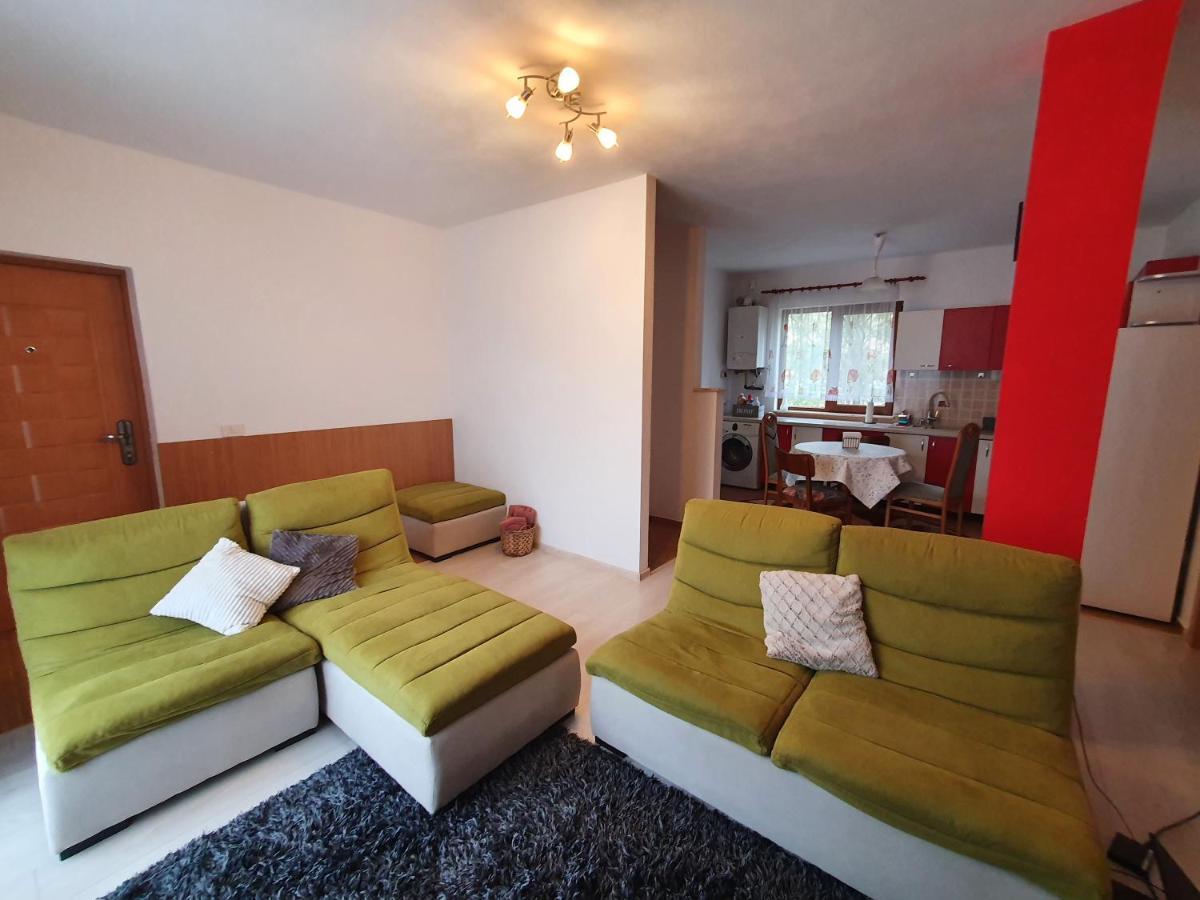 Apartament La Casa In Curte Comuna Leilighet Codlea Eksteriør bilde